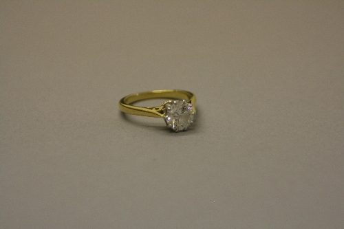 A LATE 20TH CENTURY YELLOW GOLD SINGLE STONE DIAMOND RING, one modern round brilliant cut diamond