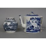A LATE 18TH CENTURY CHINESE PORCELAIN TEAPOT, of cylindrical form, decorated in under glaze blue