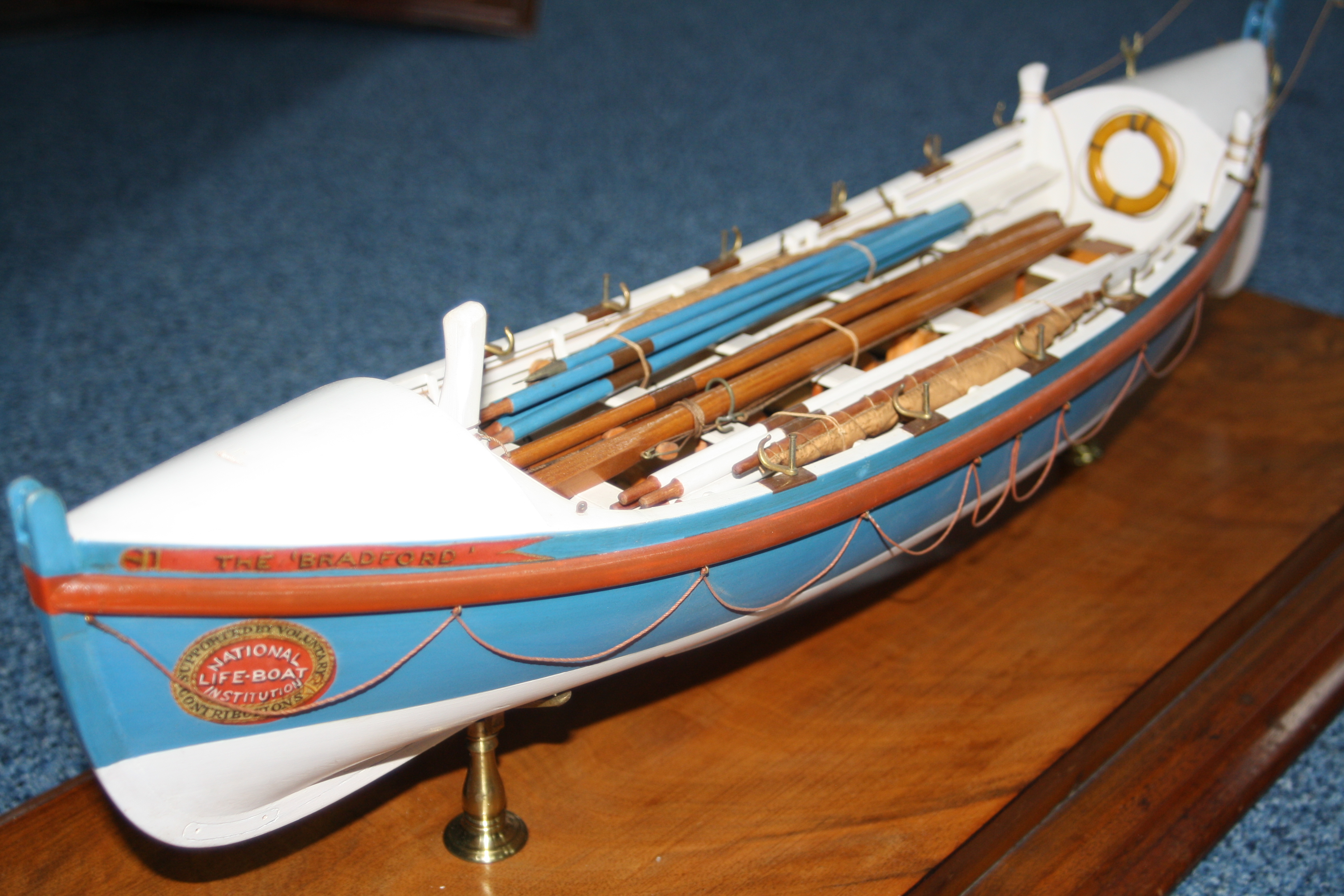 A SCRATCH BUILT WOODEN AND METAL MODEL OF A RAMSGATE LIFE BOAT, 'The Bradford', painted blue and - Image 5 of 6