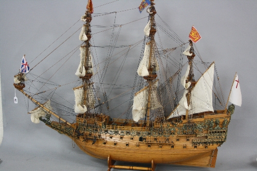 A 20TH CENTURY WOODEN AND METAL MODEL OF 'SOVEREIGN OF THE SEAS', a 17th Century Warship with