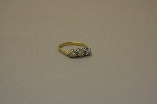 AN EARLY 20TH CENTURY THREE STONE DIAMOND RING, old Swiss cut diamonds, total diamond weight