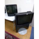 A BANG AND OLUFSEN BEOVISION AVANT 100H2 TV, type 8323, item no 1833768 with remote and a Bang and