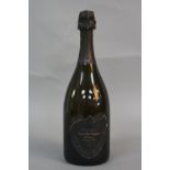 ONE BOTTLE OF MOET & CHANDON CUVEE DOM PERIGNON CHAMPAGNE 1962 VINTAGE, (boxed), high fill level