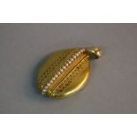 A LATE 19TH CENTURY SPLIT PEARL DESIGN OVAL LOCKET, centrally and vertically set with split pearls