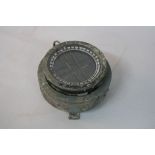 A MILITARY ISSUE RAF ? COMPASS, model 6A/1672, glass complete and not cracked, good overall