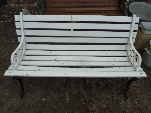 A WHITE PAINTED SLATTED GARDEN BENCH, with cast iron ends, approximate length 122cm