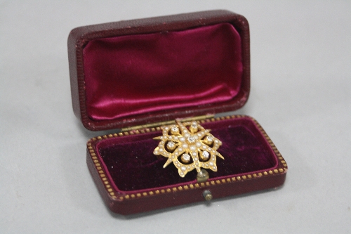 AN EARLY 20TH CENTURY DIAMOND AND SPLIT PEARL STAR BROOCH, pin and hook fastener with additional