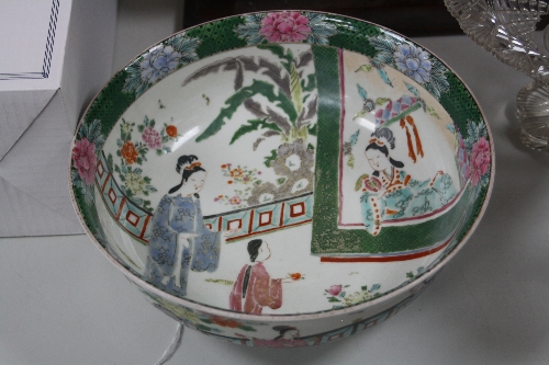 A 20TH CENTURY CHINESE PORCELAIN BOWL, diameter 25cm