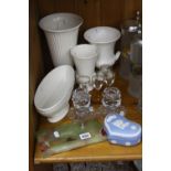 A SMALL GROUP OF GLASSWARE AND CERAMICS, together with an onyx pen stand (12)