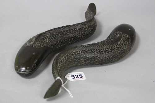 A PAIR OF CHINESE BRONZED FISH, length approximately 28.5cm (2)