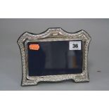 A MODERN SILVER PHOTOGRAPH FRAME IN THE EDWARDIAN STYLE, inner measurements 8.5cm x 14cm