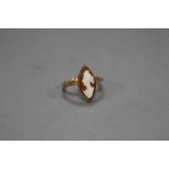 A 9CT CAMEO RING, size P