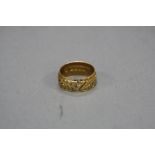 AN 18CT GOLD WEDDING BAND, size O, approximate weight 9.4 grams