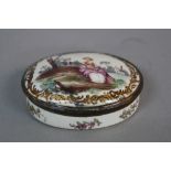 A LATE 18TH CENTURY OVAL PORCELAIN BOX, hinged cover painted with a young couple sitting in a