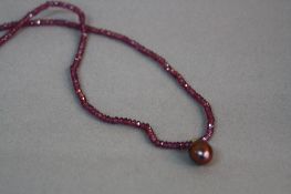 A MODERN GARNET BEAD AND PURPLISH BROWN CULTURED FRESH WATER PEARL NECKLACE, round faceted garnet