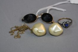 A COLLECTION OF JEWELLERY, to include two early 20th Century reverse intaglio cameo brooches, oval