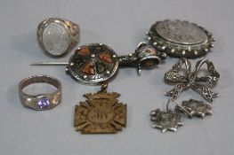 A BAG OF MIXED VICTORIAN AND OTHER JEWELLERY