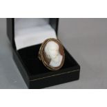 A 9CT GOLD CAMEO RING, ring size N