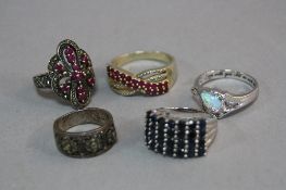 FIVE MIXED SILVER RINGS, approximate weight 30.5 grams