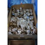 A TRAY OF SILVER PLATED ITEMS, to include cruet sets, napkin rings, ashtrays, tea strainers etc