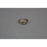 A MODERN SINGLE STONE 9CT GOLD DIAMOND RING, estimated princess cut diamond weight 0.25ct, colour