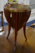 A NEO CLASSICAL STYLE MAHOGANY JARDINIERE, with removable metal liner, metal banding and handle on