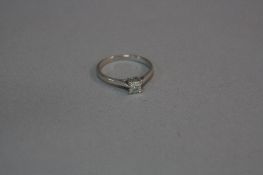 A MODERN 18CT WHITE GOLD DIAMOND SINGLE STONE RING, estimated princess cut weight 0.30ct, colour
