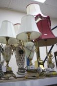 FIVE VARIOUS TABLE LAMPS, to include two similar onyx and gilt lamps, a brass Corinthian column lamp