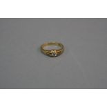 AN EARLY 20TH CENTURY 18CT GOLD DIAMOND SINGLE STONE RING, estimated old European cut weight 0.30ct,