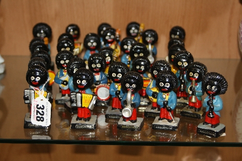 THIRTY TWO ROBERTSONS JAM BAND FIGURES