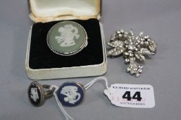 A SILVER WEDGWOOD BROOCH, two rings and paste brooch