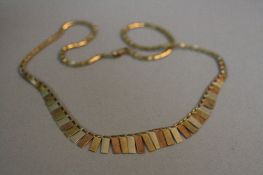 A 9CT MIXEDTONED NECKLACE, approximate length 42cm, approximate weight 6.2 grams