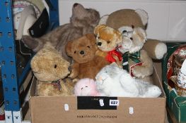 A QUANTITY OF MERRYTHOUGHT AND OTHER COLLECTORS BEARS