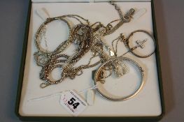A MIXED TRAY OF SILVER JEWELLERY, approximate weight 106 grams
