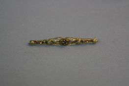 A VICTORIAN 14CT BAR BROOCH, approximate weight 2.8 grams