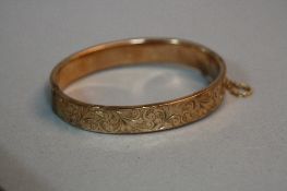 A 9CT GOLD BRACELET, approximate diameter 6.3cm, approximate weight 12.3 grams