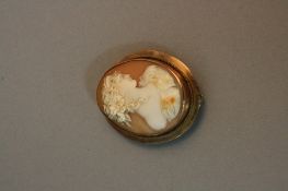 A MID 20TH CENTURY OVAL SHELL CAMEO BROOCH, depicting a maiden in profile, measuring approximately