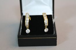 A PAIR OF 22CT GOLD EARRINGS