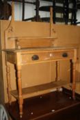 A VICTORIAN SATINWOOD DRESSING TABLE WITH SINGLE MIRROR AND DRAWER (S.D)