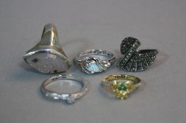 FIVE MIXED SILVER RINGS, approximate weight 29.6 grams
