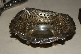 A PIERCED SILVER DISH, approximate weight 89 grams