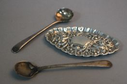 A SILVER DISH, and two silver spoons (3)