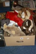 A QUANTITY OF MODERN MERRYTHOUGHT COLLECTORS BEARS AND ANIMALS (6)