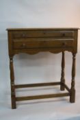 A 20TH CENTURY OAK TWO DRAWER CANTEEN TABLE CONTAINING A SET OF EIGHT SETTINGS EP JESMOND PATTERN