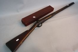 AN ANTIQUE 14 BORE SINGLE BARREL PERCUSSION SHOTGUN, fitted with a 28'' barrel which is 8 sided at