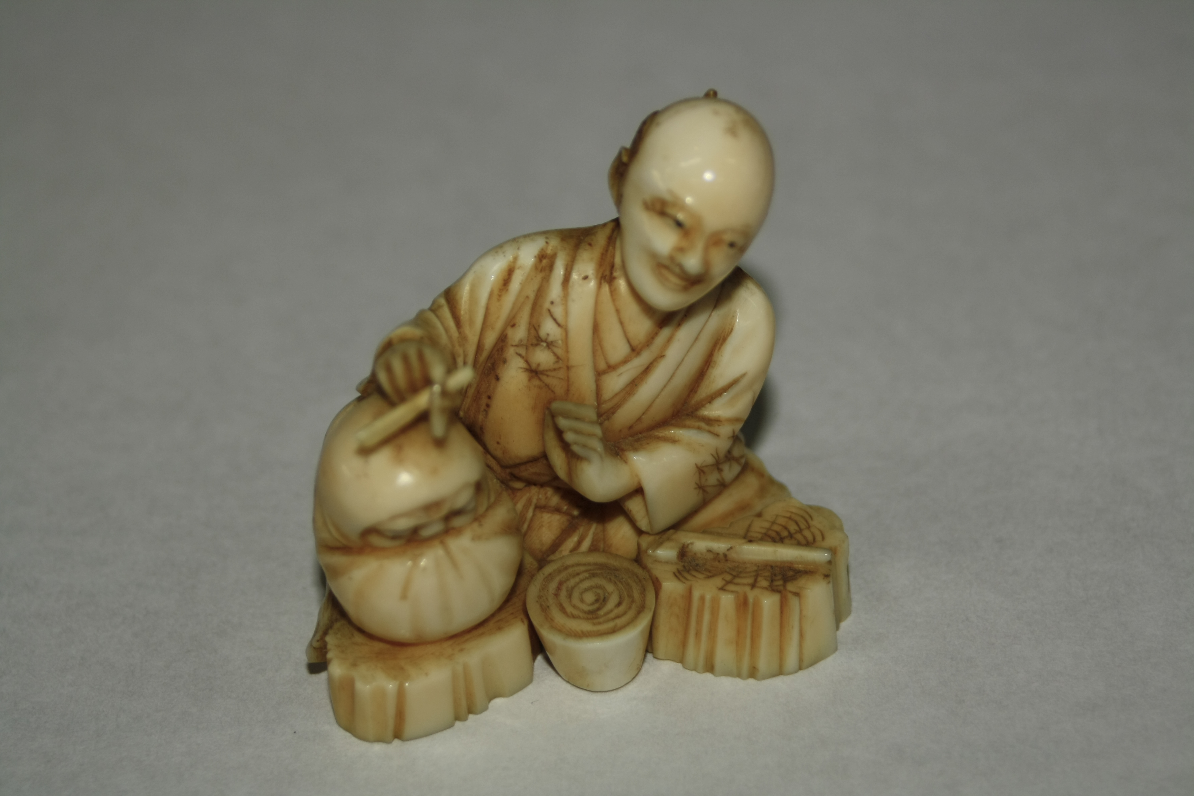 A LATE VICTORIAN IVORY BABY'S TEETHING RING/RATTLE, together with a late 19th Century Chinese - Image 5 of 17