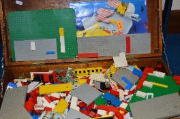 A QUANTITY OF ASSORTED LEGO, mostly of 1970's vintage, contained in a wooden box