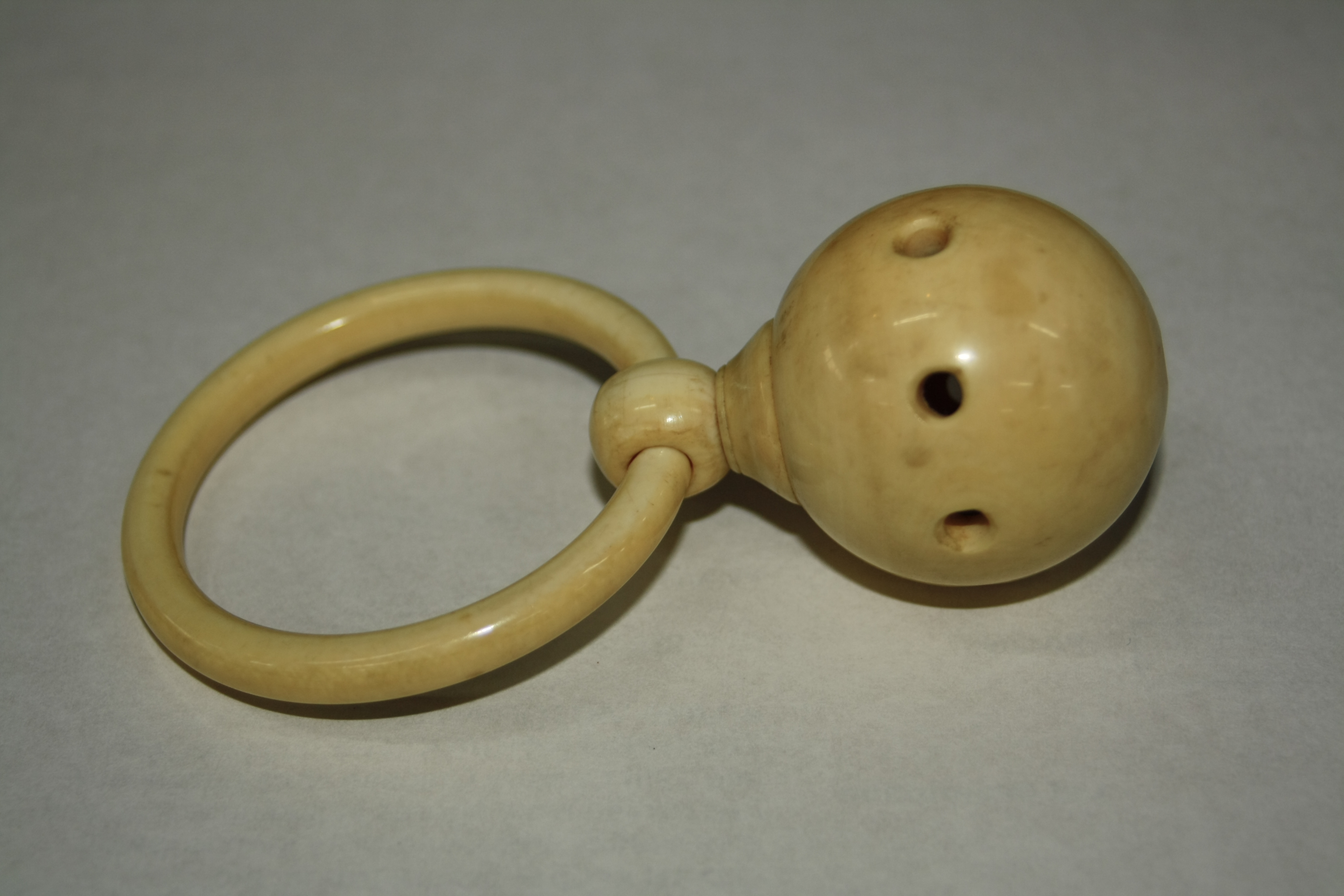 A LATE VICTORIAN IVORY BABY'S TEETHING RING/RATTLE, together with a late 19th Century Chinese - Image 14 of 17