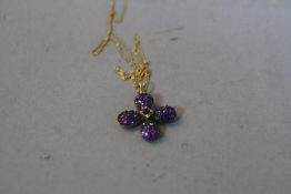 A 9CT FLOWER PENDANT ON 9CT CHAIN, approximate weight 3.1 grams