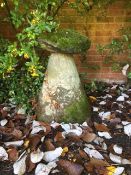 STADDLE STONE WITH SMALL TOP, base 52cm protruding